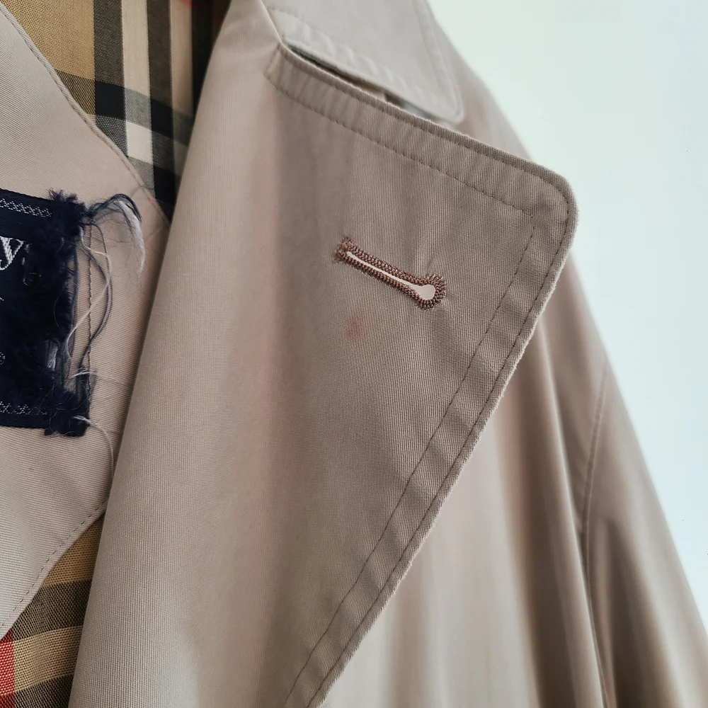Burberry Beige Trench Coat with Classic Nova Check Lining - Picture 5 of 8